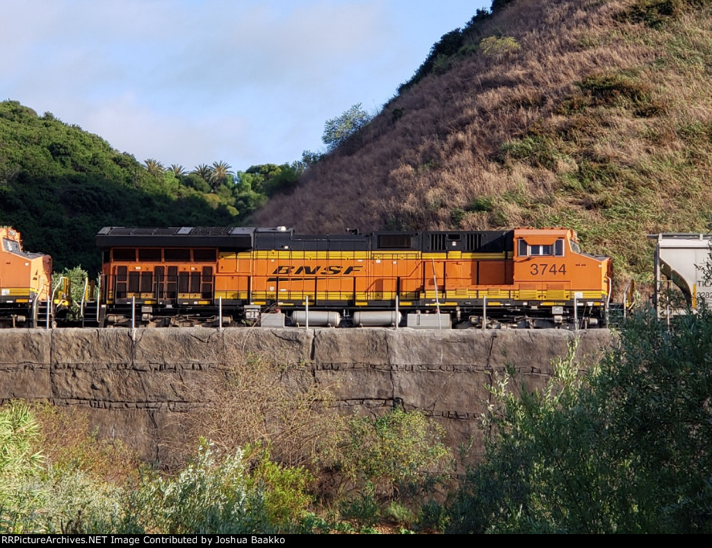 BNSF 3744